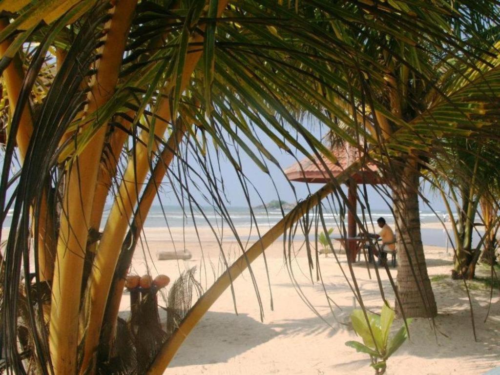 Sagarika Beach Hotel Moragalla ภายนอก รูปภาพ