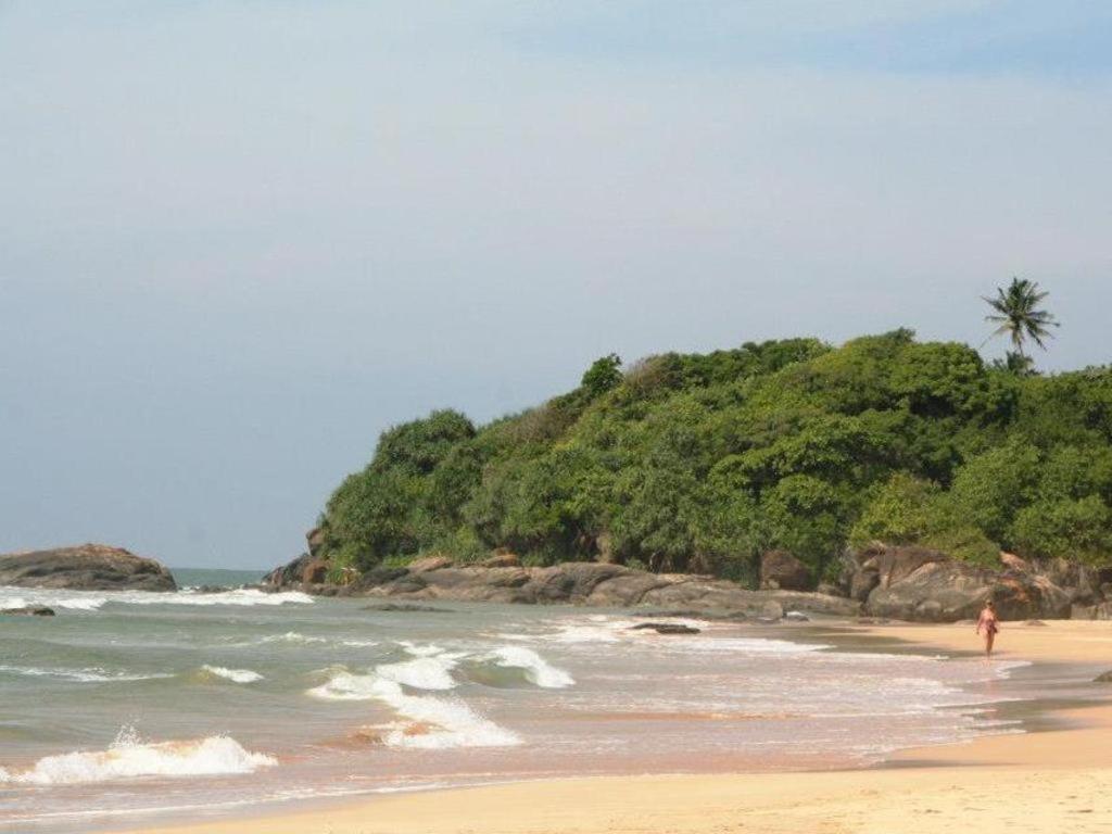 Sagarika Beach Hotel Moragalla ภายนอก รูปภาพ