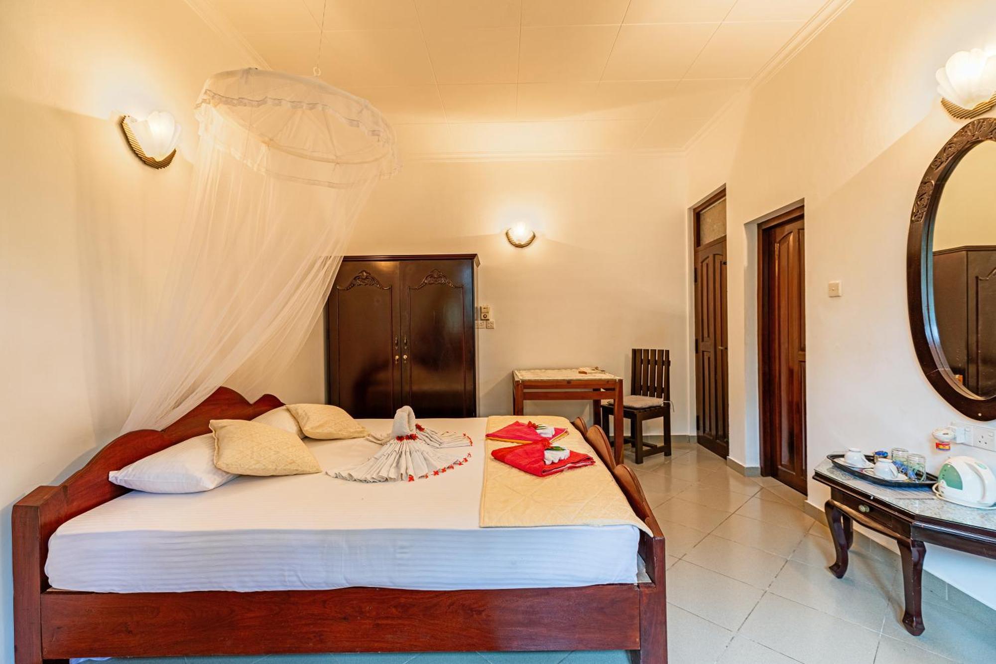 Sagarika Beach Hotel Moragalla ภายนอก รูปภาพ