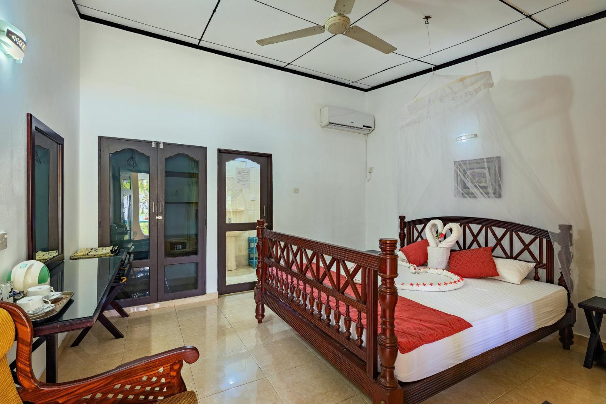 Sagarika Beach Hotel Moragalla ภายนอก รูปภาพ