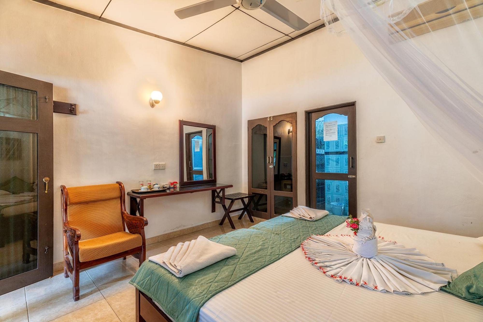 Sagarika Beach Hotel Moragalla ภายนอก รูปภาพ