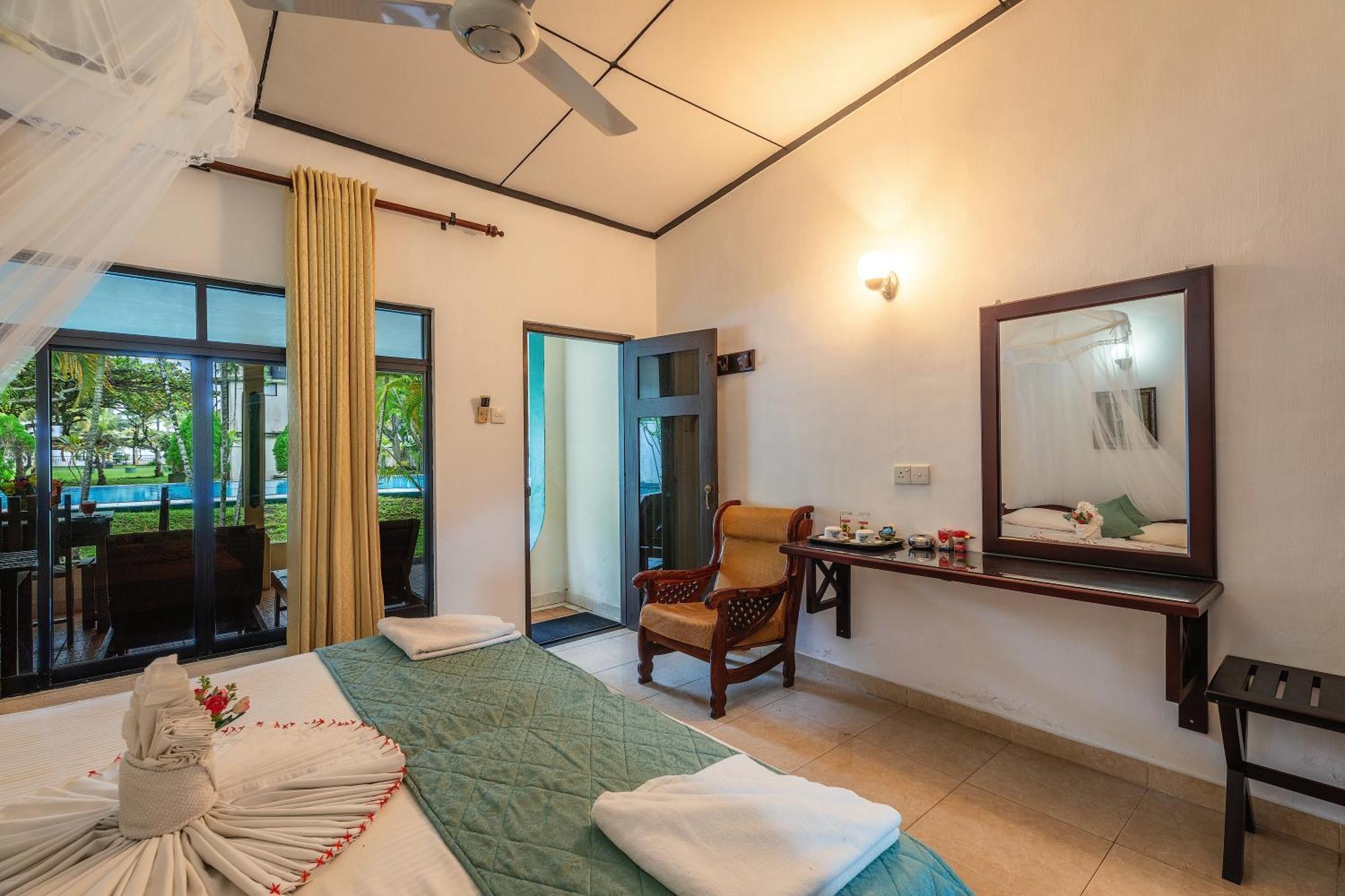 Sagarika Beach Hotel Moragalla ภายนอก รูปภาพ