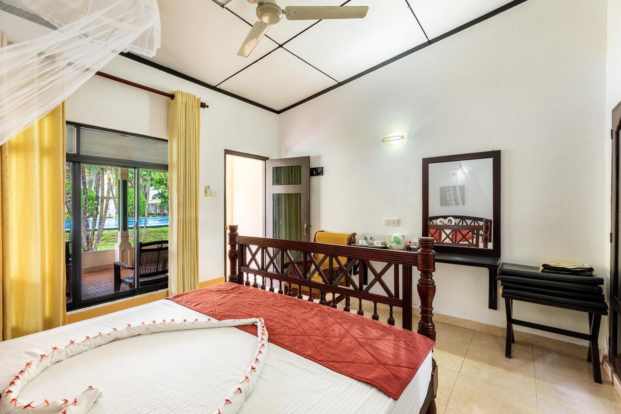 Sagarika Beach Hotel Moragalla ภายนอก รูปภาพ