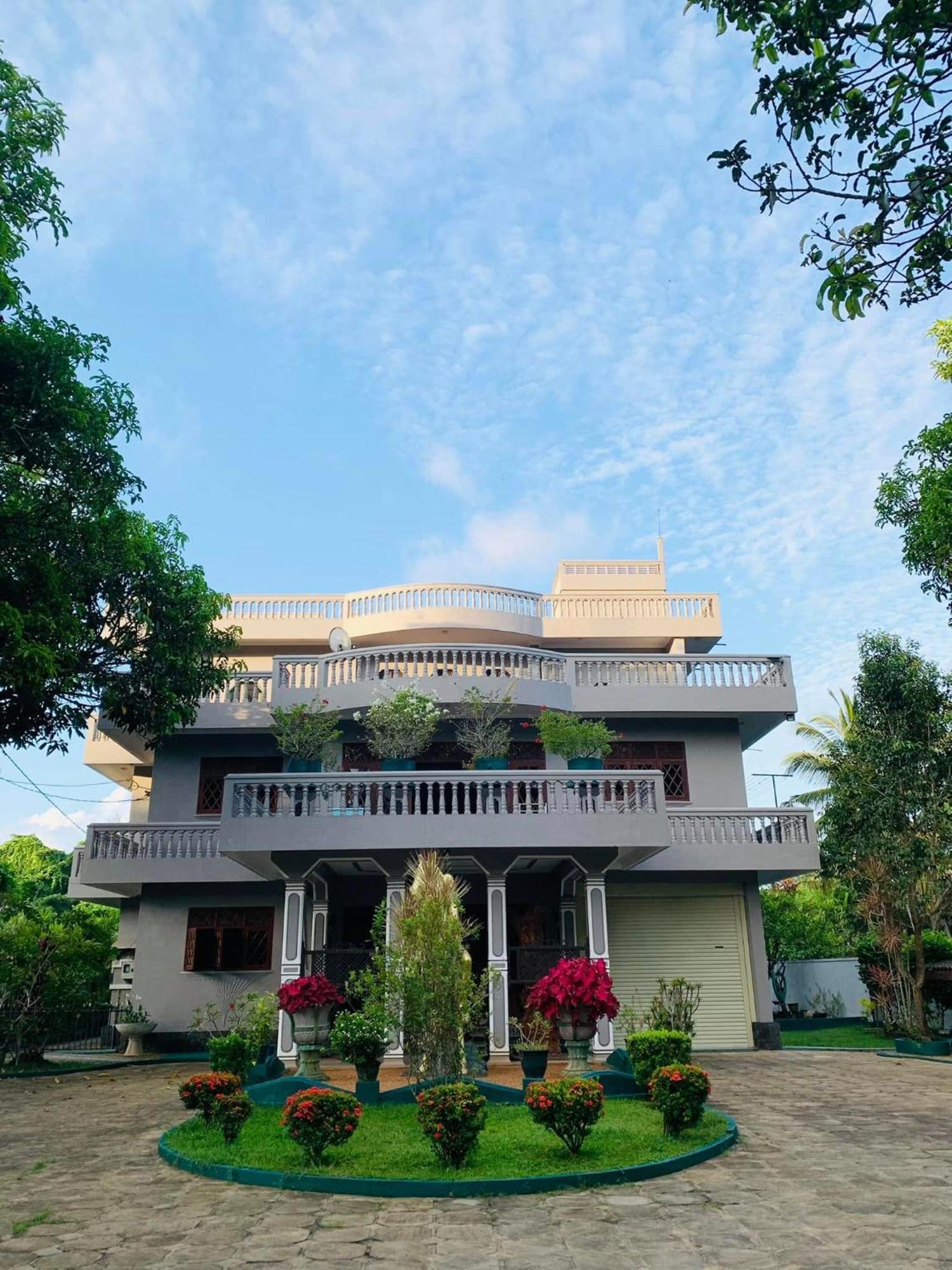 Sagarika Beach Hotel Moragalla ภายนอก รูปภาพ