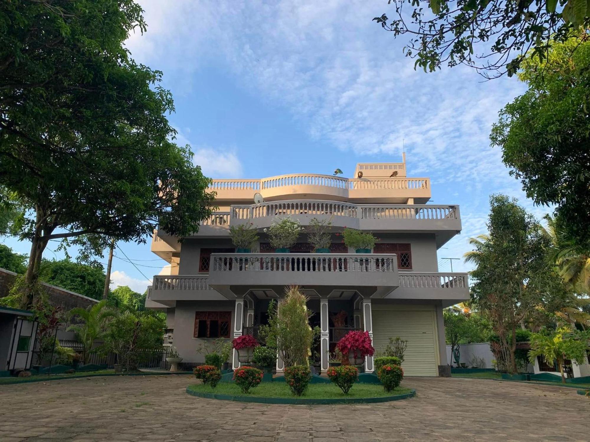 Sagarika Beach Hotel Moragalla ภายนอก รูปภาพ
