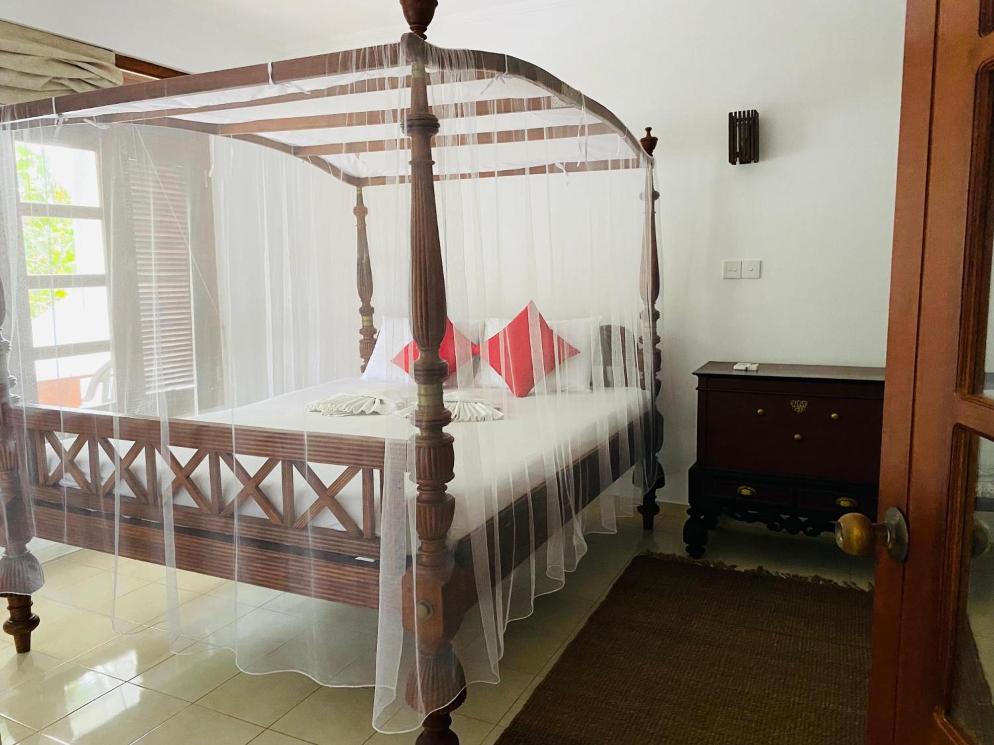 Sagarika Beach Hotel Moragalla ภายนอก รูปภาพ