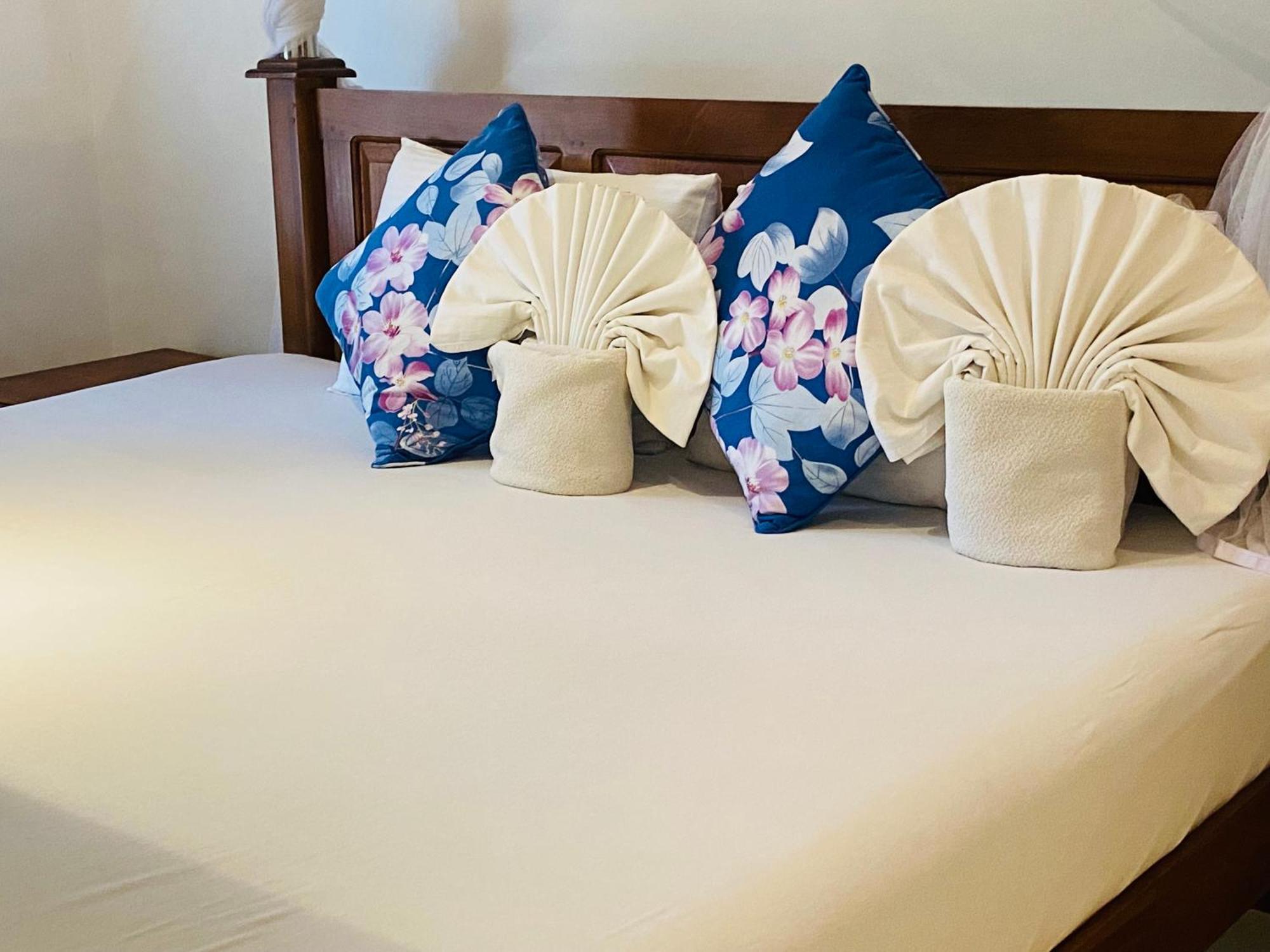 Sagarika Beach Hotel Moragalla ภายนอก รูปภาพ